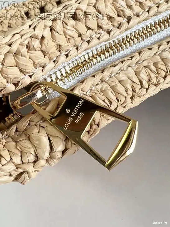 VUITTON LOUIS Croissant MM 0605